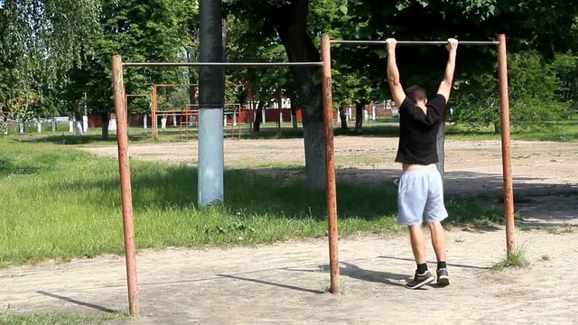 КАК ТОЛСТЯКУ НАУЧИТЬСЯ ПОДТЯГИВАТЬСЯ НА ТУРНИКЕ