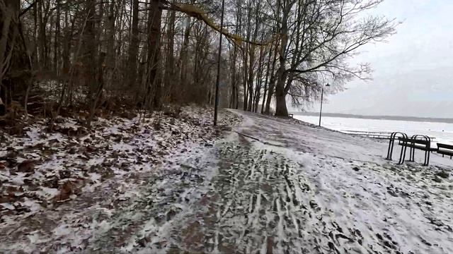 Успешно Высадились на берег с озера..Едем на фэтбайке по зимней набережной в Солнечногорске.