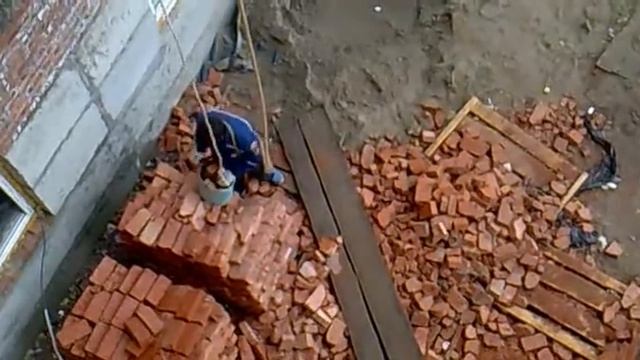 Современная лебедка для поднятия кирпича