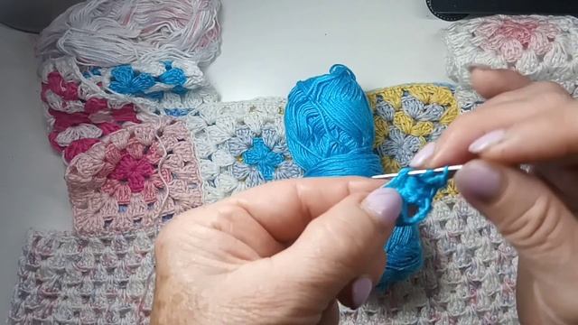 ЯРКАЯ ЛЕТНЯЯ БЛУЗА ИЗ БАБУШКИНОВА КВАДРАТА