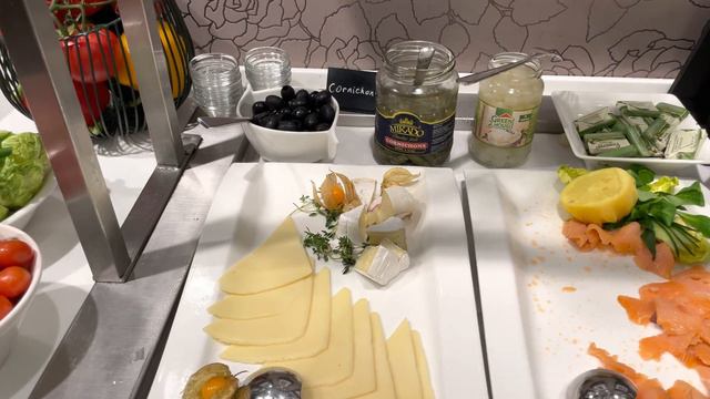 Breakfast @ Radisson Blu Royal Astorija Hotel, Vilnius, Lithuania - 4K смотреть онлайн