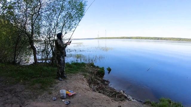 Рыбалка на базе ЗИЛ || Рыбина оборвала крючок || Ловим на фидер смотреть онлайн