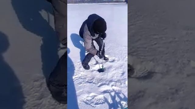 Смотрим толщину льда! смотреть онлайн