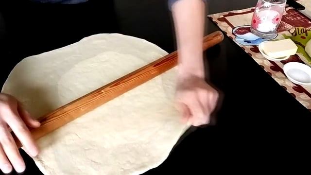 Плюшки с корицей и с сахаром. Булочки с корицей. смотреть онлайн