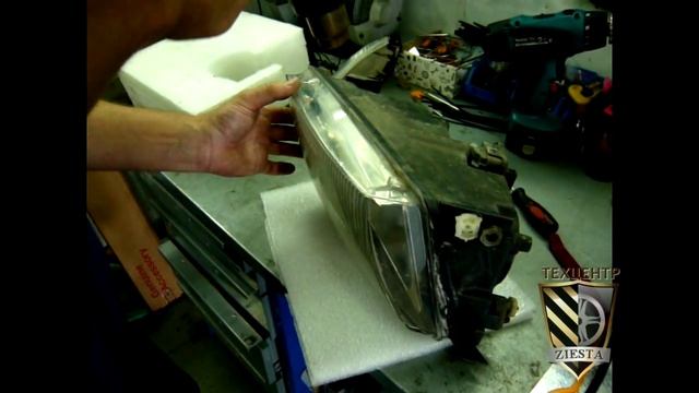 Как снять стекло с фары [Volkswagen Passat | Фольксваген Пассат] смотреть онлайн
