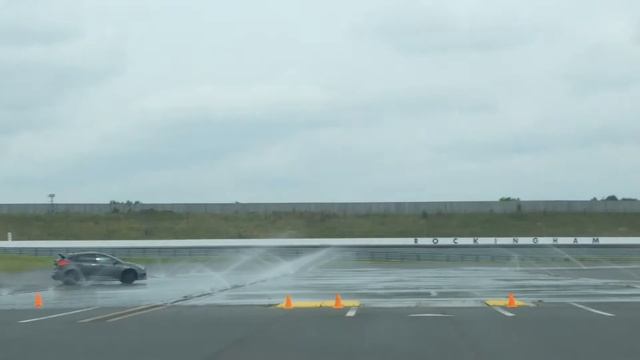 Focus RS Owners Club Rockingham Wet grip - Skid pan day. смотреть онлайн