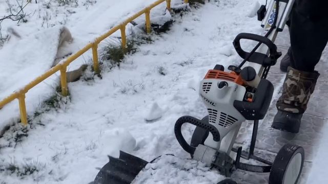 Современные инструменты для уборки снега в деревне https://zen.yandex.ru/villager смотреть онлайн