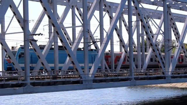 ПОЕЗДА на ОСТРОВЕ между ДВУХ МОСТОВ смотреть онлайн