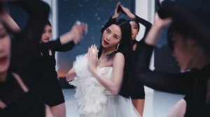 JISOO - ‘꽃(FLOWER)’ DANCE PERFORMANCE VIDEO