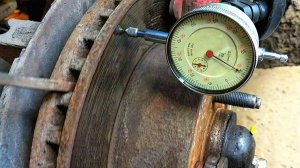 Биение и вибрация при торможении. Кривые тормозные диски.