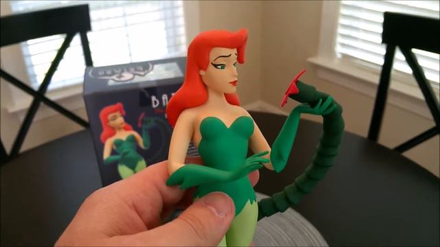 Diamond Select Toys DC Gallery Batman: The Animated Series Poison Ivy PVC Figure смотреть онлайн