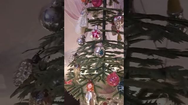 Винтаж. Мини ёлки и игрушки на них из СССР смотреть онлайн