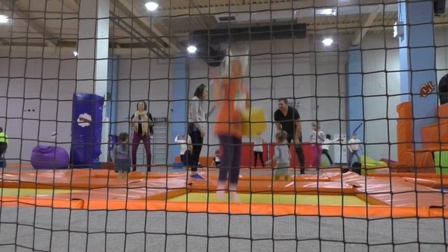 Прыжки на батуте в ТРК 