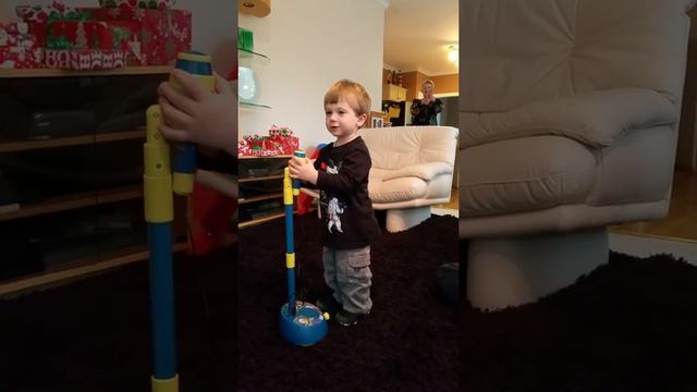 Niko Christmas day singing in his new microphone смотреть онлайн