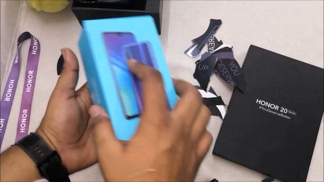 HONOR 20i : Black Box & Hammer Unboxing and First Look!! смотреть онлайн