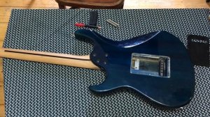 Как заблокировать тремоло бридж на электрогитаре