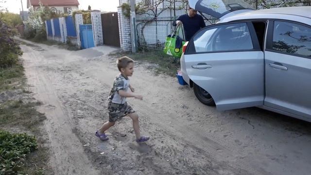 Счастливое детство. Любимая дача Тани и Димы) смотреть онлайн