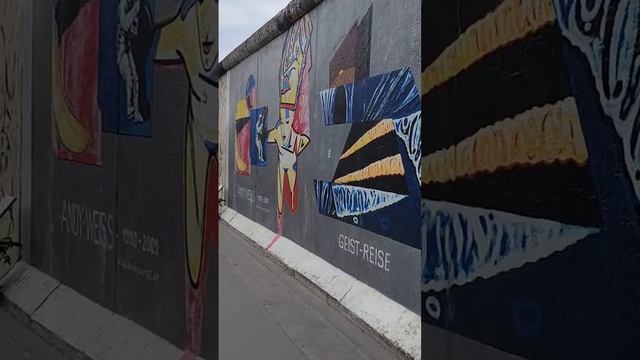 БЕРЛИНСКАЯ СТЕНА КОТОРАЯ РАЗДЕЛЯЛА ВОСТОЧНУЮ ЧАСТЬ БЕРЛИНА ОТ ЗАПАДНОЙ смотреть онлайн