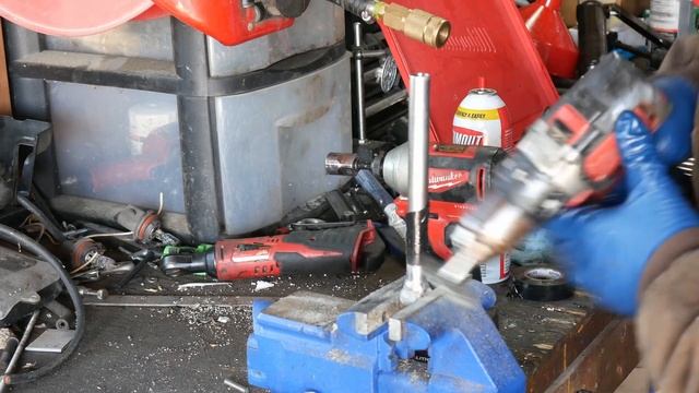 Volvo Penta DP 290 Trim Ram Rebuild смотреть онлайн
