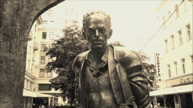 Валерий Горбачёв - МЫ ГУЛЯЕМ ПО АРБАТУ смотреть онлайн