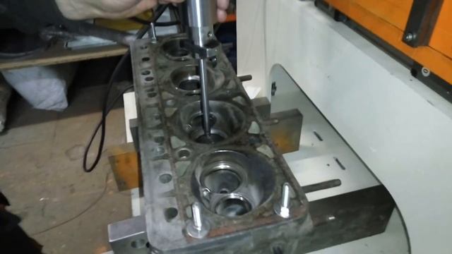 Станок для обработки седел ГБЦ смотреть онлайн