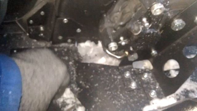 Разбило ролики на ведомом шкиве вариатора снегохода RM Vector 551i смотреть онлайн