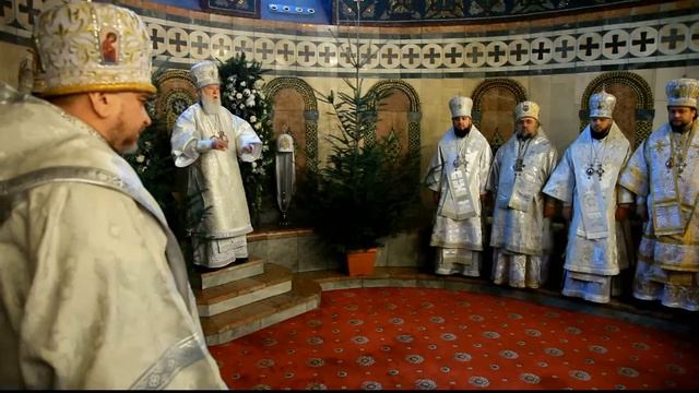 Святійший Патріарх Філарет звершив Літургію в Михайлівському монастирі смотреть онлайн