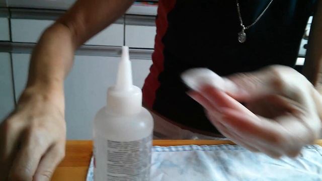 Начало снятия ши лака жид.с содер.ацетона в домашних условиях. смотреть онлайн