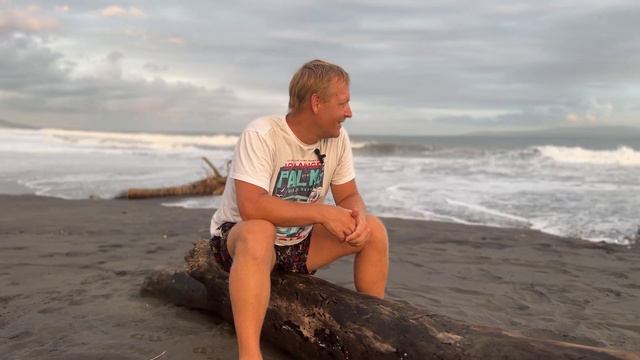 Серфинг на Бали 2023. Keramas Beach/Seminyak Beach. Три месяца моральной подготовки. смотреть онлайн