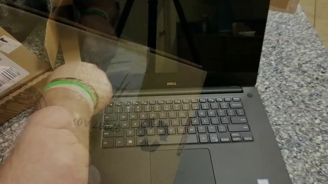 Dell XPS 15 9560 смотреть онлайн