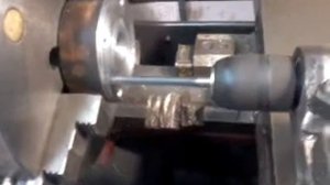 испытание приспособления для зажима дрели в токарном станке