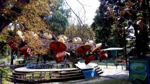 Футаж. Карусель в старом парке