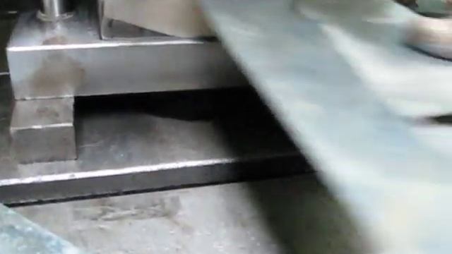 Вырубка фигурного угла в заготовке совка смотреть онлайн