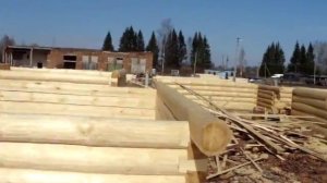 Срубы бань из бревна в лапу внутри протёсанный