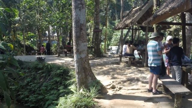 Достопримечательности Луанг Прабанга. Пещеры Пак Оу и водопад Куанг Си смотреть онлайн