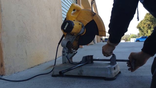 CHOP SAW DEWALT D28715 15 Amp 14 in Metal Cut-Off Saw смотреть онлайн