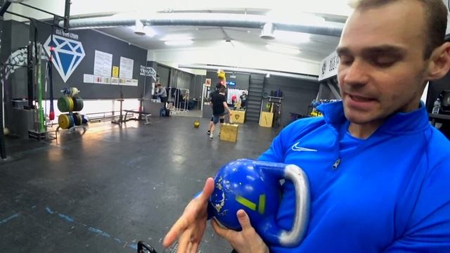 Заброс гирь в толчке по длинному циклу. Техника выполнения от ОДИННАДЦАТИКРАТНОГО чемпиона Мира смотреть онлайн