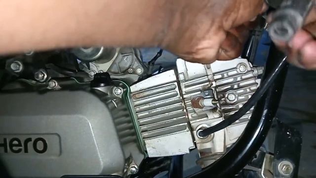 Hero splendor bs6 spark plug loose contact | Bike running off problem | tup tup sound while running смотреть онлайн