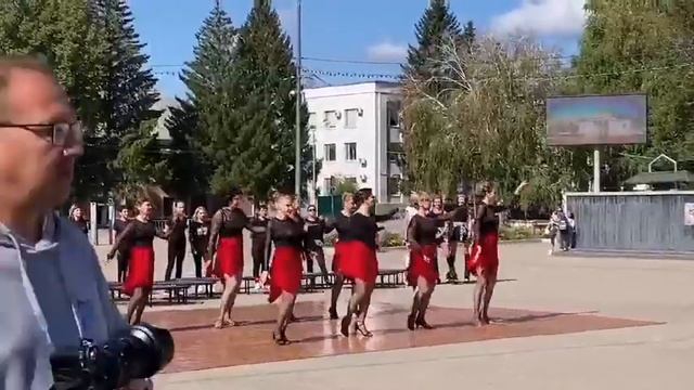 Ча-ча-ча. Первое выступление. Группа "Латина Дэнс" студии LuxFit г. Похвистнево. смотреть онлайн