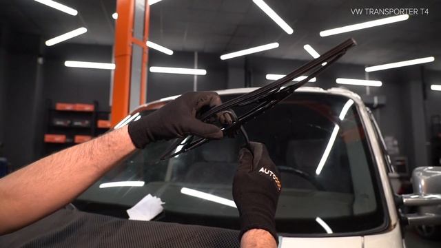 Cum se înlocuiesc stergatoare parbriz / lamela stergator pe VW TRANSPORTER 4 (T4) [TUTORIAL AUTODOC смотреть онлайн