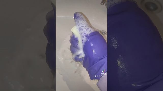 мою раковину мою ванну и раковину, тестим новый порошок ?? МОЙ  Asmr ?cleantok? Cleaning? Amaz