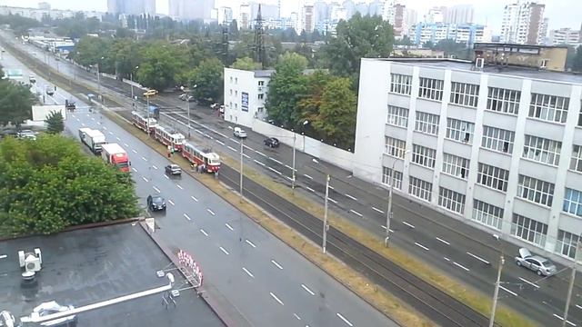 Киев. ул. Автозаводская, затопило всю улицу!!! смотреть онлайн