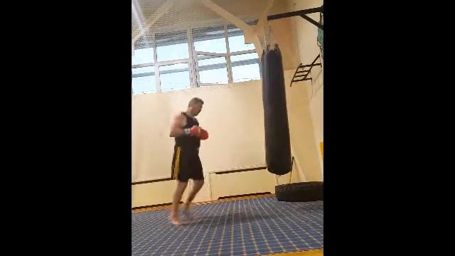 Правый кросс на мешке смотреть онлайн