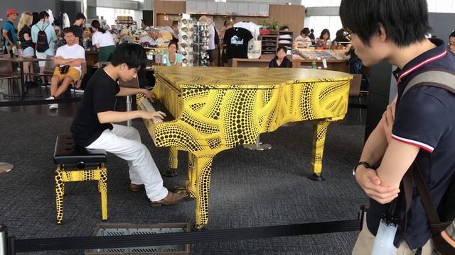 Top 5 Public Street Piano Performances (Chopin !!) смотреть онлайн