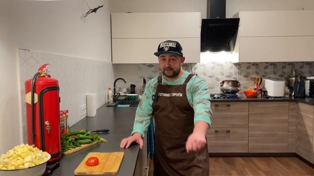 Тушеный картофель с копчеными ребрышками в афганском казане смотреть онлайн