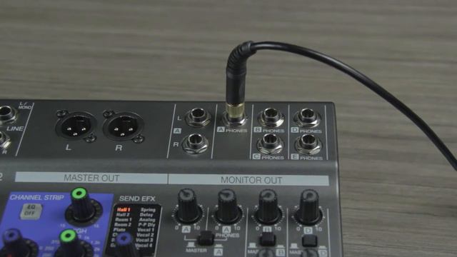 Zoom LiveTrak L-12: Configuring Headphone Mixes смотреть онлайн