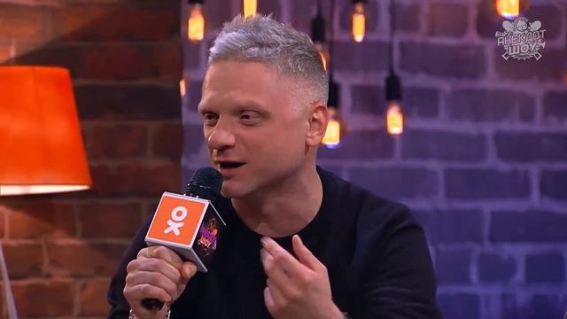 Анекдот от Александра Шаляпина - про двух бабок в поезде смотреть онлайн