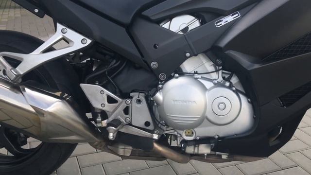 Honda VFR 800 X Crossruner (2014) смотреть онлайн
