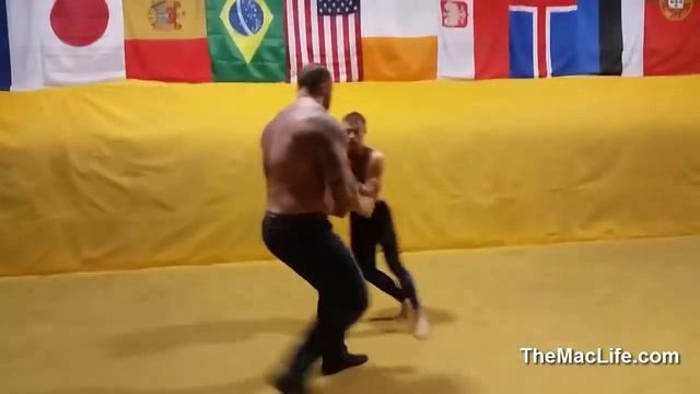 Conor McGregor Vs The Mountain Game Of Thrones // Конор МакГрегор против Хафтора Бьёрнссона