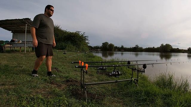 Отличная ловля толстолобика в ДЕНЬ РЫБАКА 2019!!! смотреть онлайн